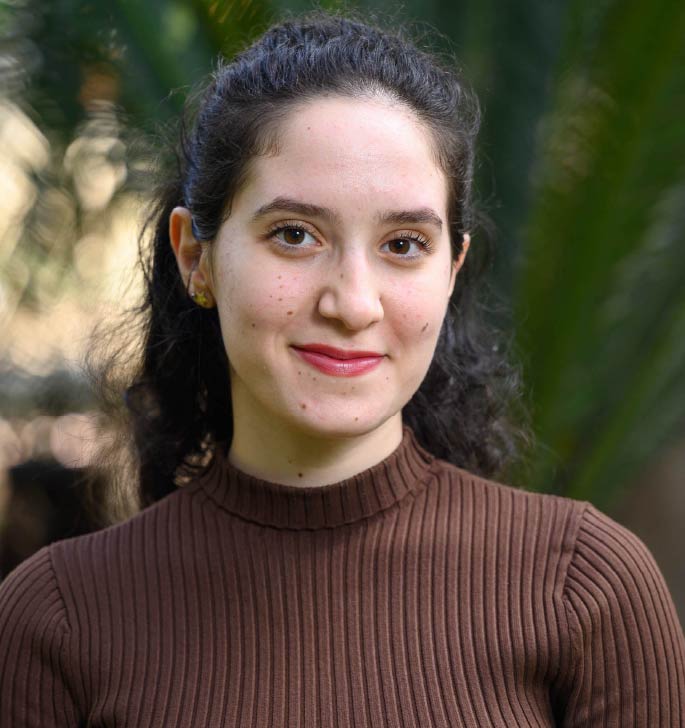 דוניא אדלבי, כיום, סטודנטית לתואר שני בפקולטה לביולוגיה במכון ויצמן למדע, בוגרת מחזור 2022 של התוכנית.